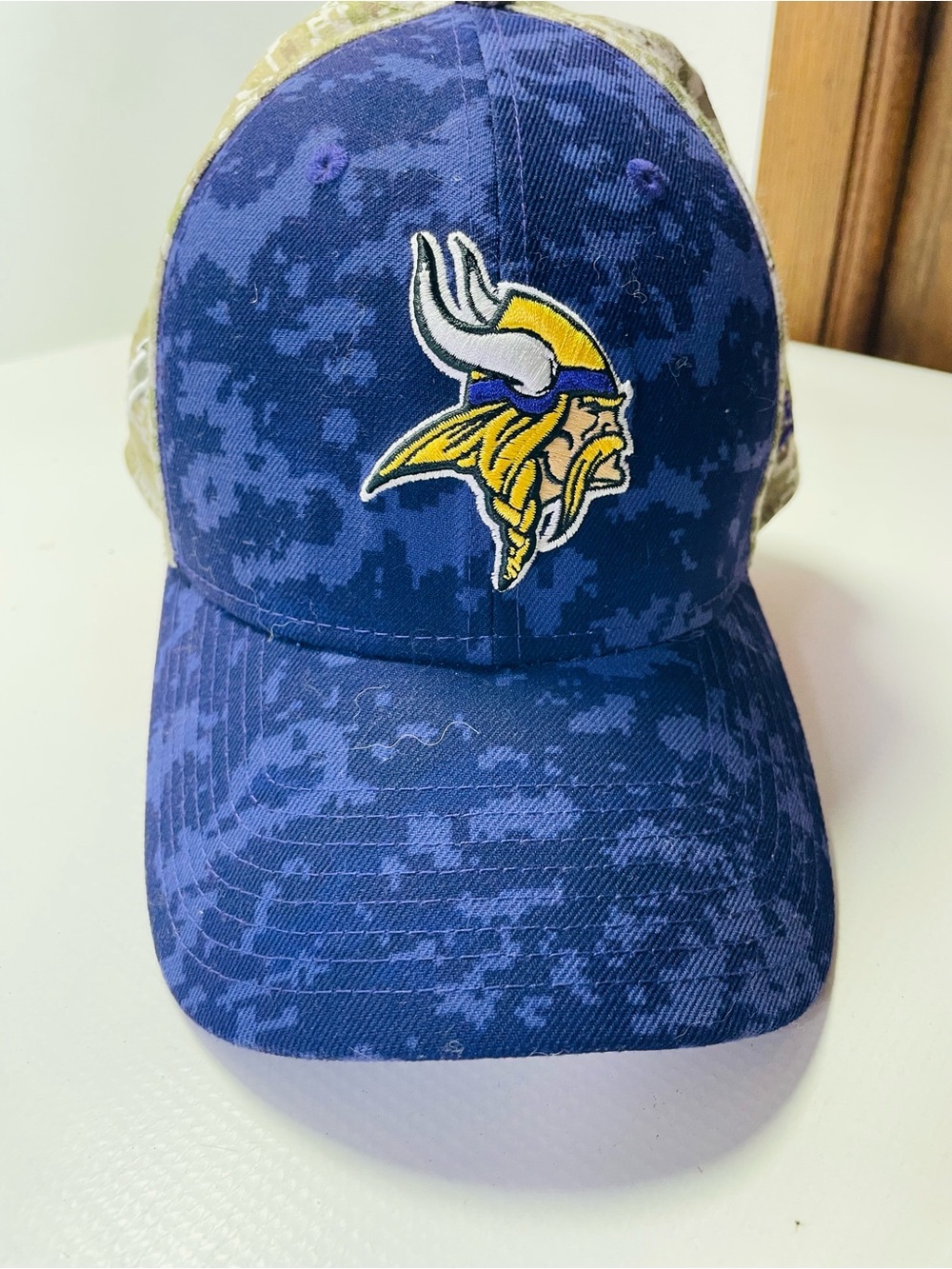 NFL purple Camo Minnesota Vikings Hat with Team LogoNew Era Salute